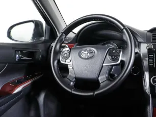 Toyota  12