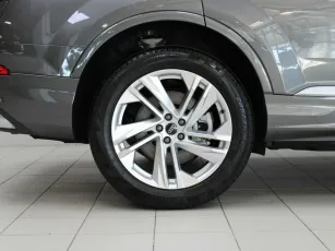 Audi  9