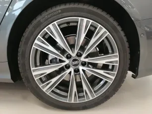 Audi  9