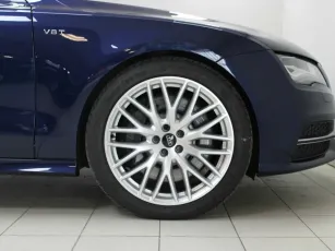 Audi  8