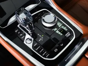 BMW  8