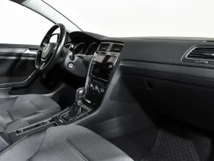 Volkswagen  8