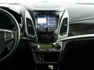 SsangYong  8