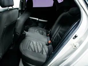 Kia  11