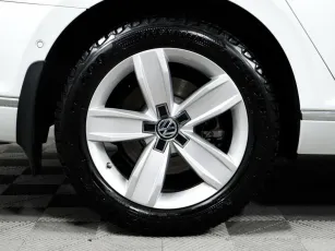 Volkswagen  8