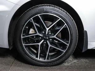 Kia  9