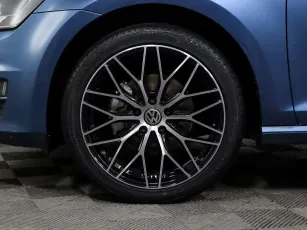 Volkswagen  8