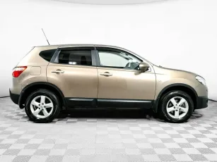 Nissan  4