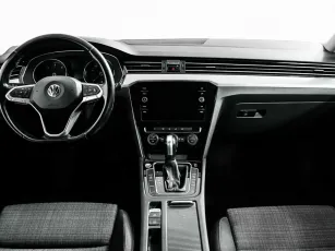 Volkswagen  8