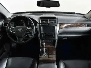 Toyota  9