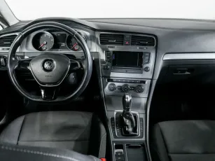 Volkswagen  8