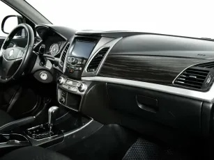 SsangYong  8