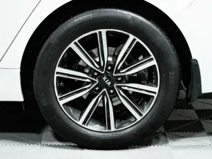Kia  8