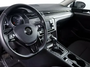 Volkswagen  8