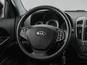 Kia  11