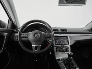 Volkswagen  8