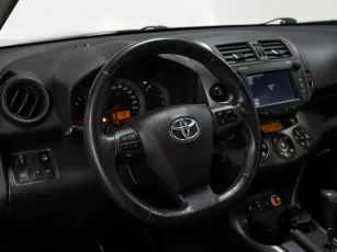 Toyota  8