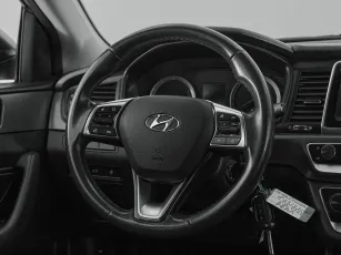 Hyundai  10