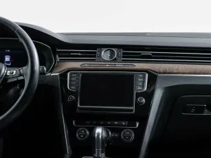 Volkswagen  8