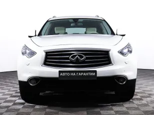Infiniti  2