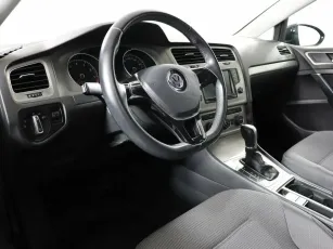 Volkswagen  8