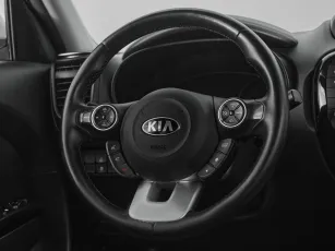 Kia  10