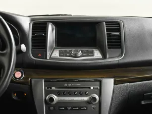 Nissan  12
