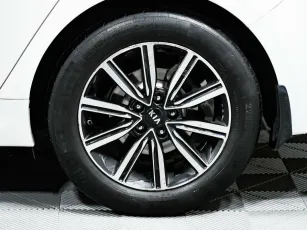 Kia  8
