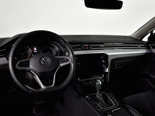Volkswagen  8